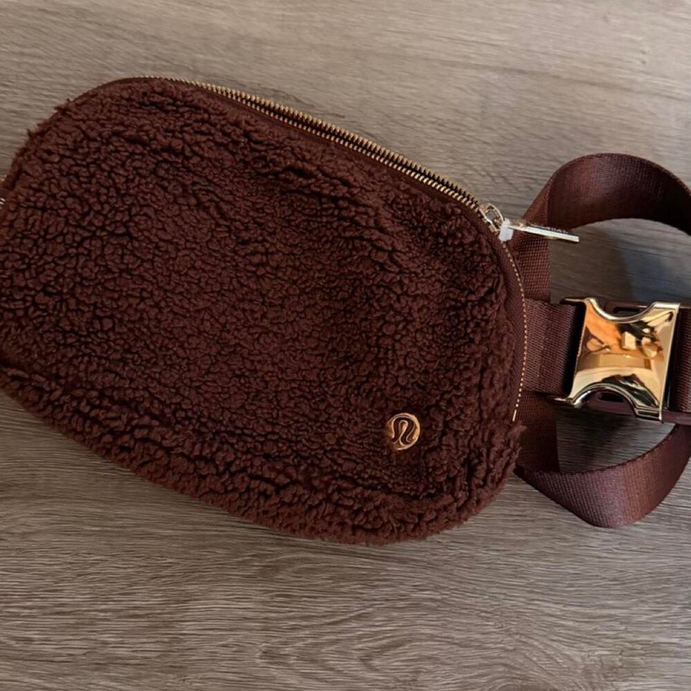 Lululemon teddy crossbody bag with